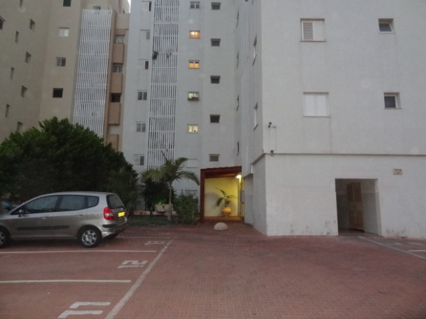 דירת 4 חד' באוסקר שינדלר בת ים.