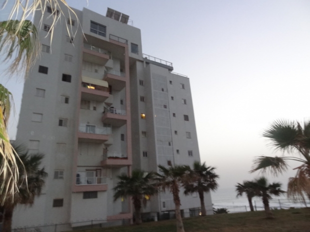 פנטהאוז שמשקיף לים בבת-ים.