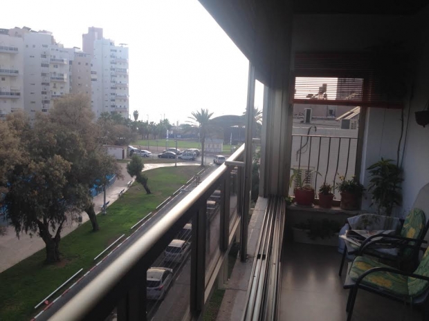 4 חדרים בשד'העצמאות ליד הים.